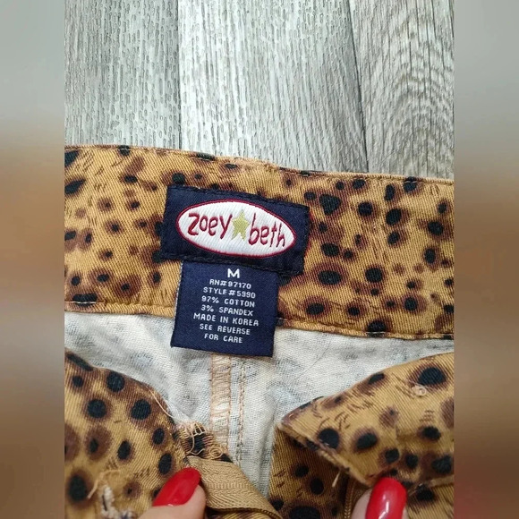 Zoey And Beth Cheetah Print Animal Print Capris Size Medium - Picture 4 of 5